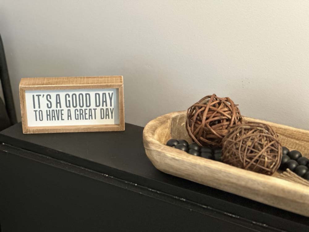 ‘It’s a good day to have a great day’ sign with decor bowl